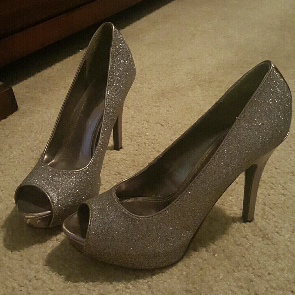 No longer wear. Worn once.